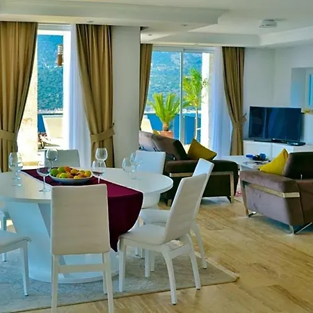 Sleeps 6 Pool Air Con Wifi *