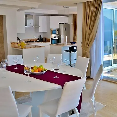 Villa Sleeps 6 Pool Air Con Wifi *