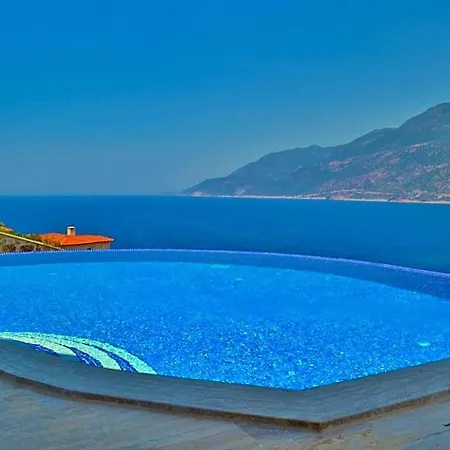 Villa Sleeps 6 Pool Air Con Wifi *