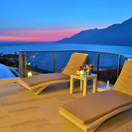 Sleeps 6 Pool Air Con Wifi Kalkan