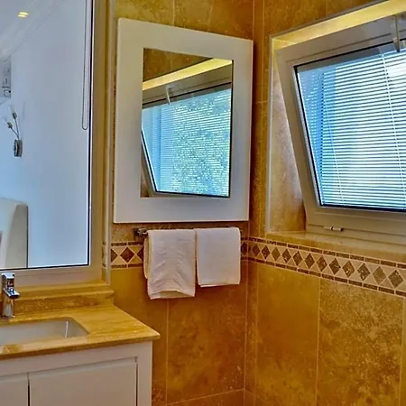 Villa Sleeps 6 Pool Air Con Wifi Kalkan