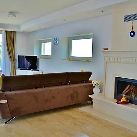 Sleeps 6 Pool Air Con Wifi Kalkan
