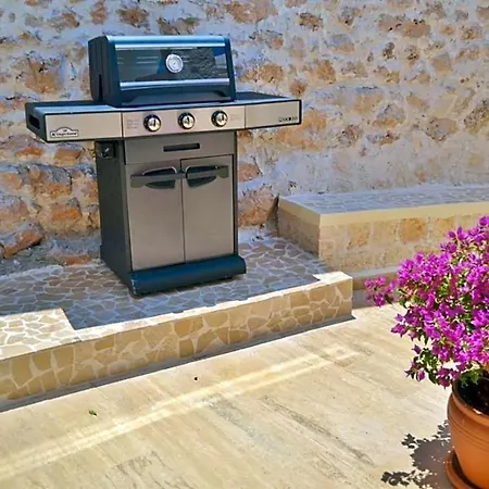 Sleeps 6 Pool Air Con Wifi