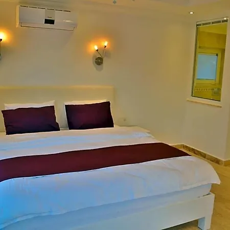Villa Sleeps 6 Pool Air Con Wifi