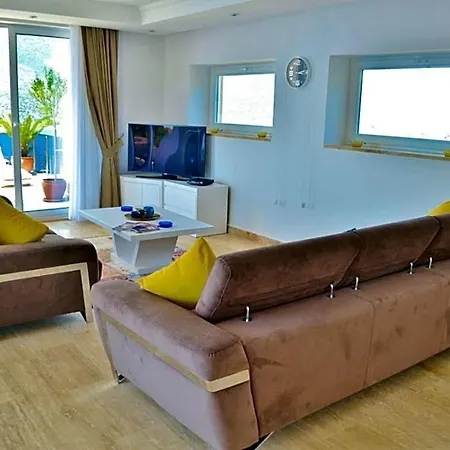 Sleeps 6 Pool Air Con Wifi Villa