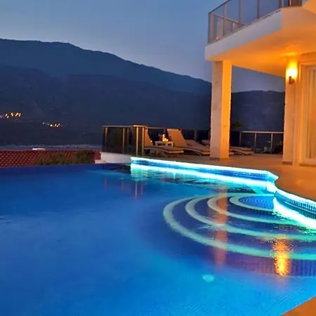 Sleeps 6 Pool Air Con Wifi
