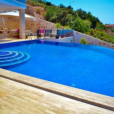 Villa Sleeps 6 Pool Air Con Wifi *